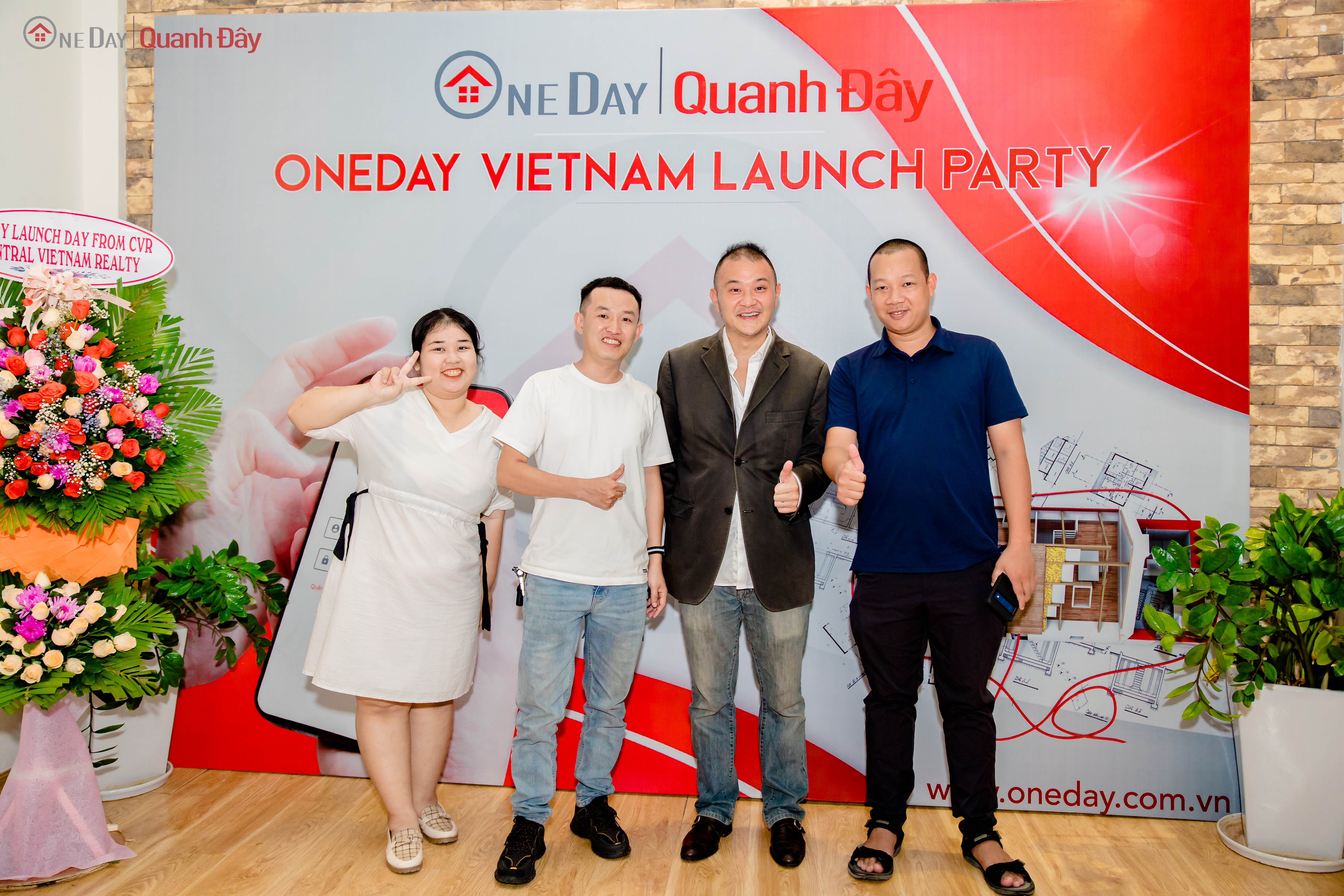 Jason Cheng, OneDay Founder (right 2), Nguyen Van Sam (right 1) and the team.