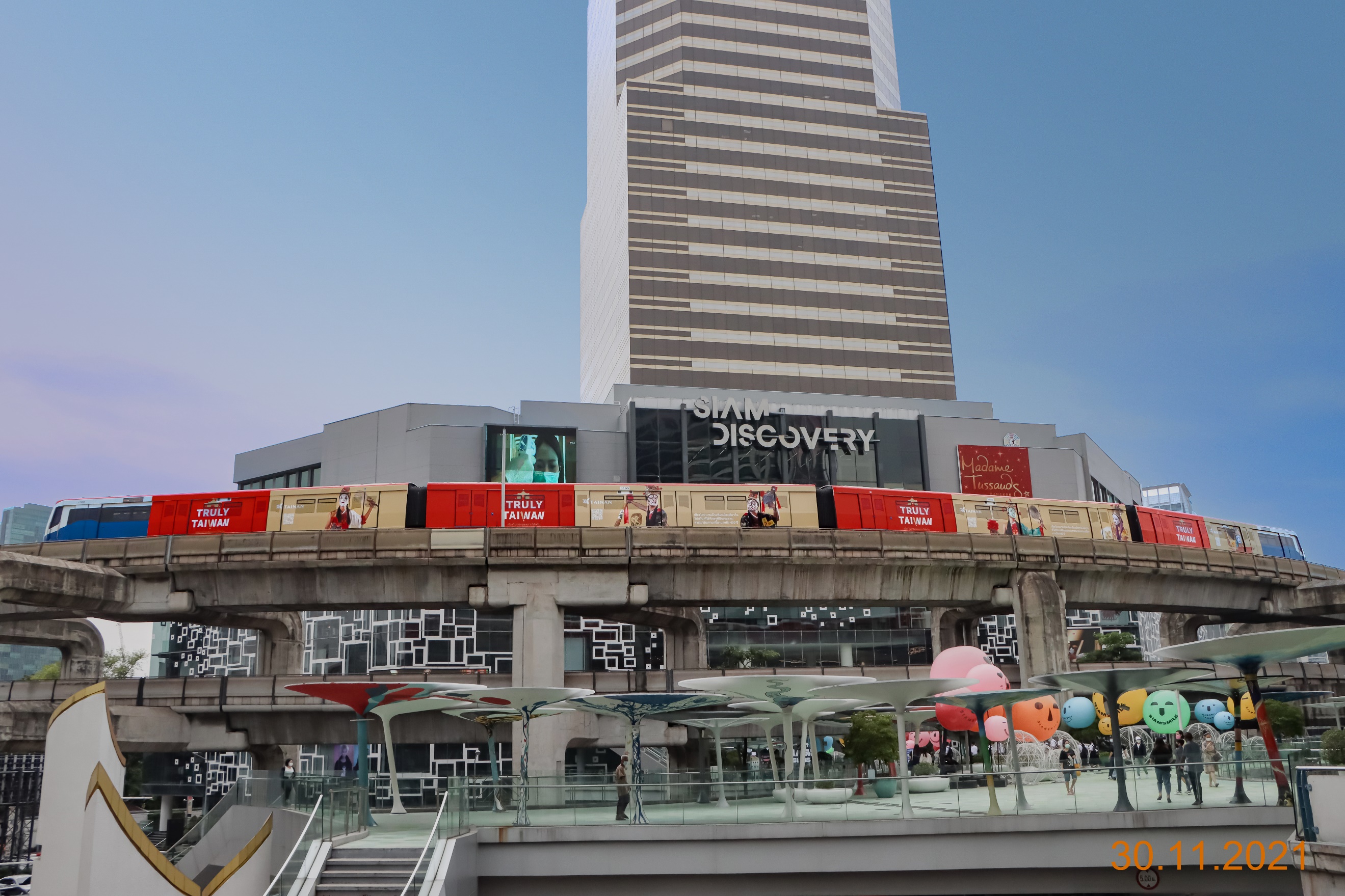 Exposure on the Bangkok Mass Transit System <BTS>