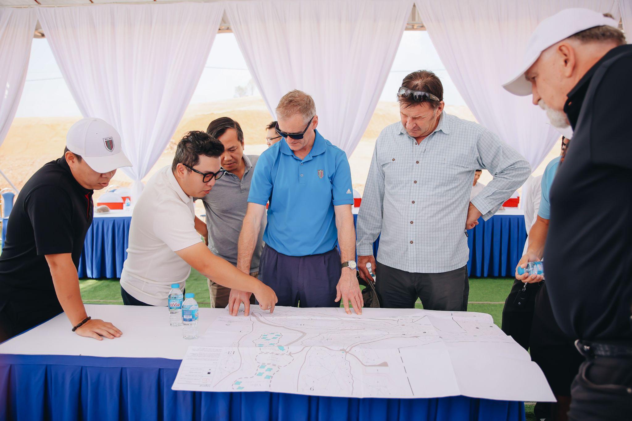 Nguyen The Dai, Deputy General Director of Silk Path Golf cum Chairman of Everygolf Vietnam meets with Sir Nick Faldo and Faldo Design team.