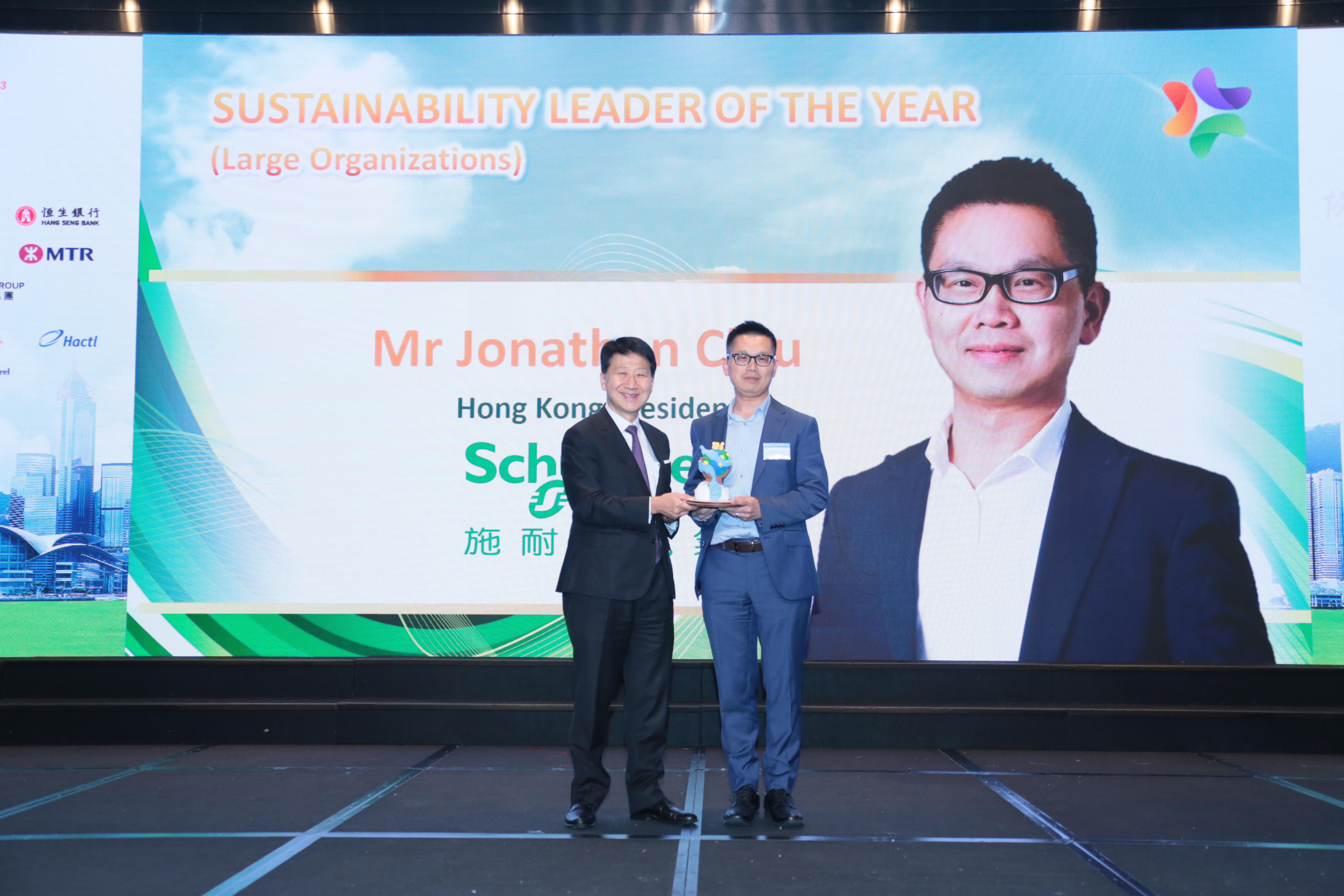 Jonathan Chiu, President of Schneider Electric Hong Kong, was awarded Sustainability Leader of the Year and the Distinguished Sustainability Leadership Award (Large Organizations Category) at the HKMA Hong Kong Sustainability Award 2023.