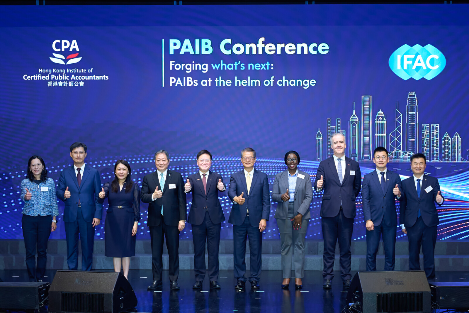 Paul Chan, Financial Secretary of the HKSAR Government (Fifth from Right), Stephen Law, HKICPA President (Fifth from Left), Josephine Okui Ossiya, Chair of the IFAC PAIB Advisory Group (Fourth from Right) and Dr. Kelvin Wong, Chairman of the Securities and Futures Commission (Fourth from Left), Michael George Fitzgerald, Finance Director of the MTR Corporation (Third from Right) and other distinguished guests gather for a group photo at the HKICPA x IFAC PAIB Conference.