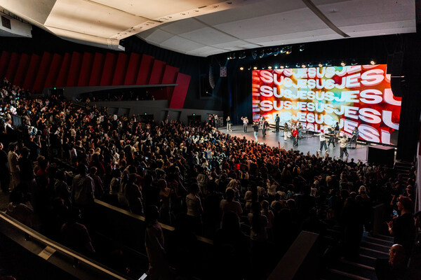 Thousands of young people turn their faith towards Jesus at worship event in Perth