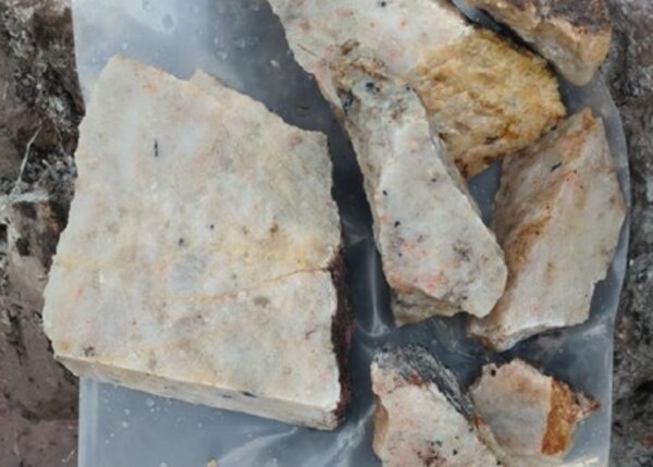 Figure 3: Channel sample at the newly discovered Cosma Caesium Pegmatite, assaying 0.5 m at 16.43% Cs2O.