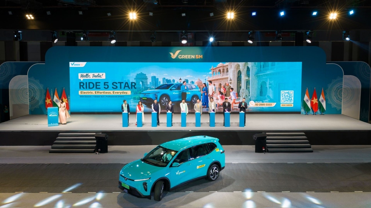Green SM leaders, joined by representatives from Indian government agencies, the Vietnamese Embassy in India, and distinguished guests, ceremonially pressed the launch button to officially mark the debut of Green SM