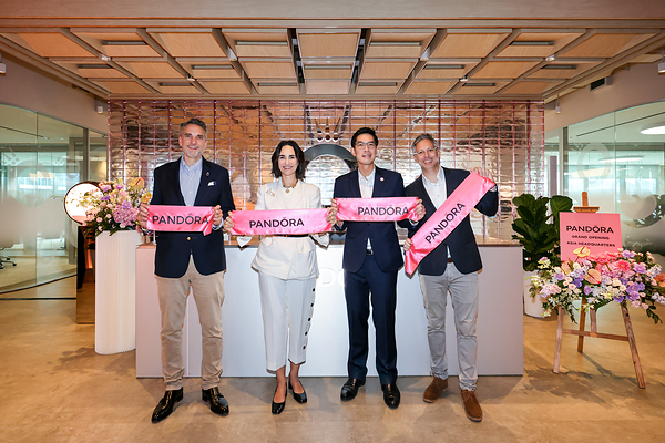 Left to right: Byron Clayton, Chief People & Planet Officer, Pandora; Berta de Pablos-Barbier, President & CEO, Pandora; Jermaine Loy, Managing Director, EDB; and Thomas Knudsen, General Manager, Pandora Asia. Left to right: Byron Clayton, Chief People & Planet Officer, Pandora; Berta de Pablos-Barbier, President & CEO, Pandora; Jermaine Loy, Managing Director, EDB; and Thomas Knudsen, General Manager, Pandora Asia.