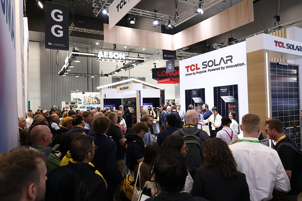 Visitors at TCL Zhonghuan booth