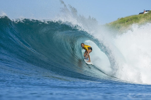 Carissa Moore (HAW) threads another perfect Honolua Bay barrel en route to her third WSL TItle and her second, consecutive Target Maui Pro win. Image: WSL / Poullenot